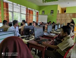 Siswa SMAN 2 Kasimbar Hari ini mengikuti Ujian Semester Genap