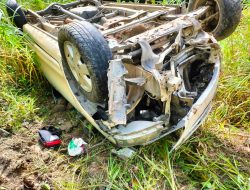 Mobil Avanza Tak Berpenumpang Terjun Kejurang Siang Tadi di Kebun Kopi