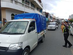 Cegah Laka Lantas, Personel Satlantas Tegur Humanis Pengemudi Mobil Melebihi Kapasitas