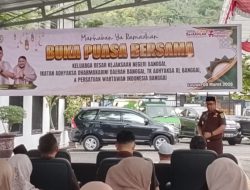 Gelar Bukber dan Bagi Takjil, Kejari Banggai Perkokoh Silaturahmi Bersama PWI Banggai