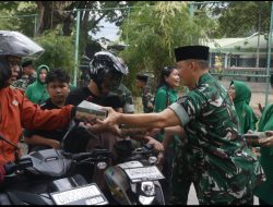 Bentuk Kepedulian TNI, Dandim 1308/LB Bagi Takjil kepada Warga