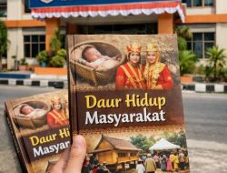 Disdikbud Parimo Rampungkan Buku “Daur Hidup Masyarakat”